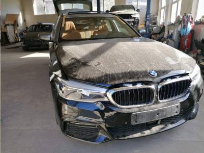 BMW fixed glass